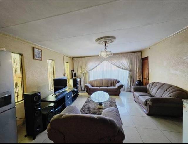 3 BEDROOM HOUSE FOR SALE IN TEMBISA
